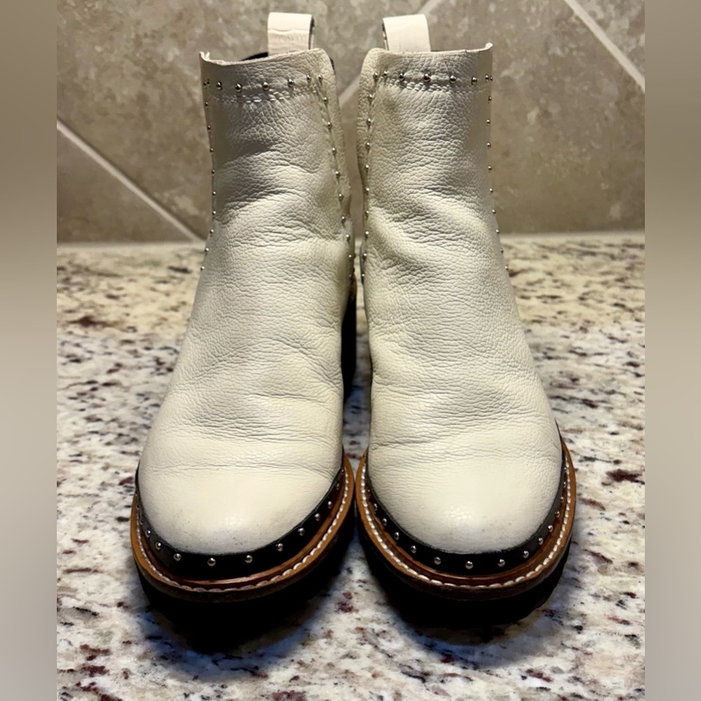 Dolce Vita Boots Womens 5.5 Huey Studded Pull On Bootie White Leather block heel - Picture 3 of 9